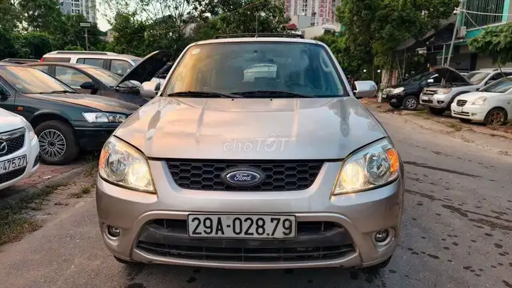 Ford Escape 2011, автомат, песочно-желтый