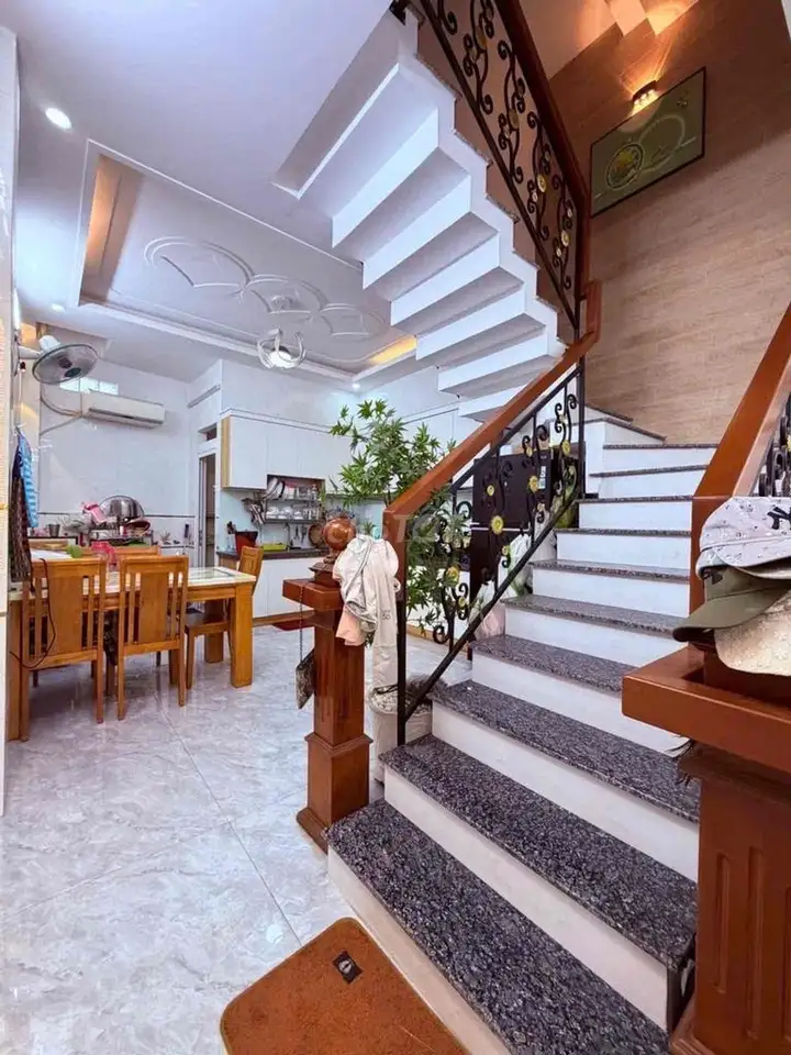 Срочно. ХXH 6м Quang Trung. 50м2. 4 этажа. Полный пакет документов