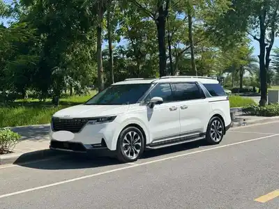 Kia Carnival Signature 2022 белый 8 мест 85000 км