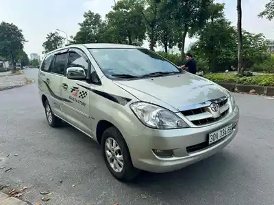 Toyota Innova G 2008 Серебристый 7 мест Механика