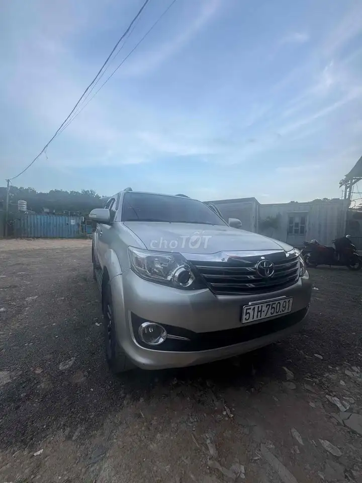 Toyota Fortuner 2016, серебристый, 7 мест, АКПП