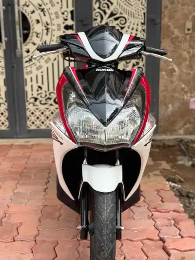 Honda Air Blade 2012 красно-бело-черный