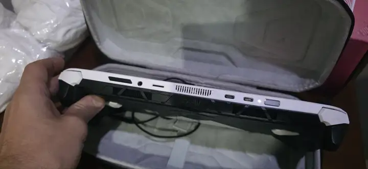 MSI Claw A8 Z2
