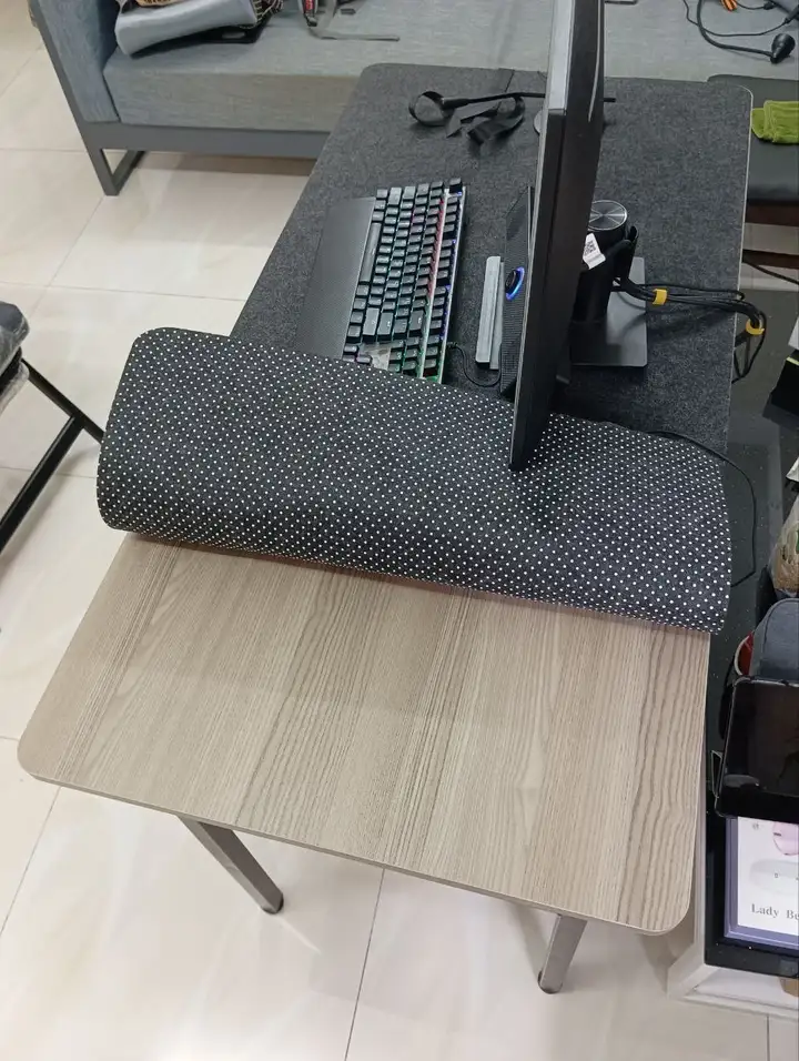 Монитор ASUS VA27AQ, корпус VSP V3, кресло, столы, подушка