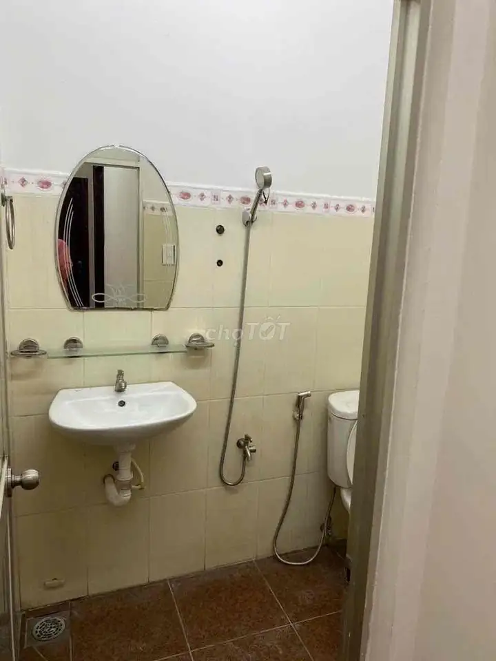 Аренда дома рядом с Aeon Tân Phú, 4x15м, 1 этаж + 3 этажа, 4 спальни, 4 ванные