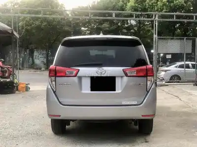 Toyota Innova 2020 2.0 E Механика Серебристый