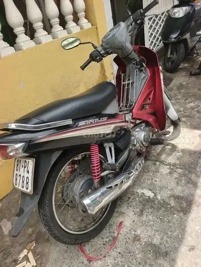 Yamaha Sirius красный, полуавтомат