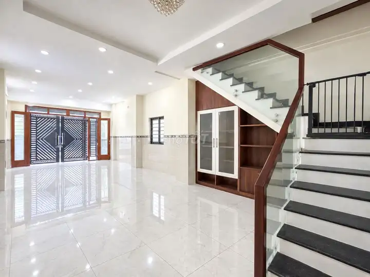 Новый дом, 3 сп., 145 м2, Ле Куань Динь, Бинь Тань
