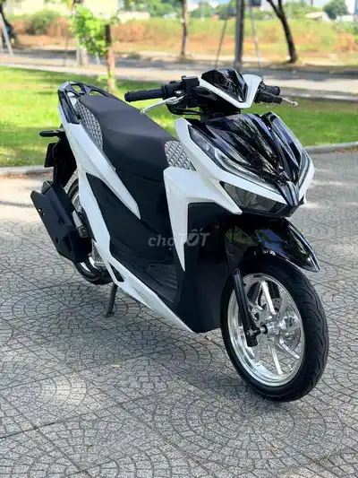 Honda Vario 150 2021 бело-черный, новые хромированные диски