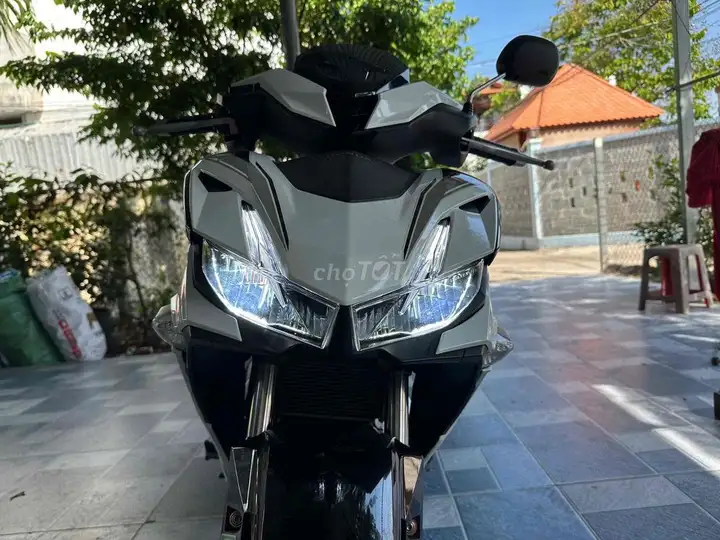 Honda Winner X V3 2022 бело-черный мех. коробка