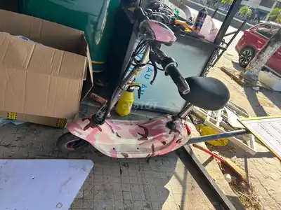 Складной электросамокат Hồng rằn ri, нет зарядки, ручка газа сломана
