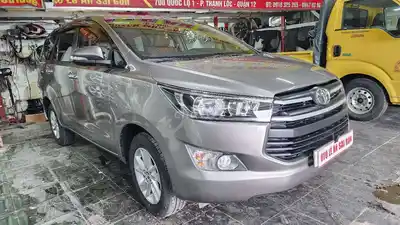 Toyota Innova 2.0E 2017 МКПП Серебристая 76 000 км