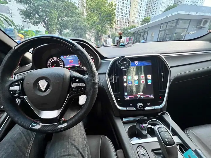 VinFast LUX SA2.0 2021 Base черный
