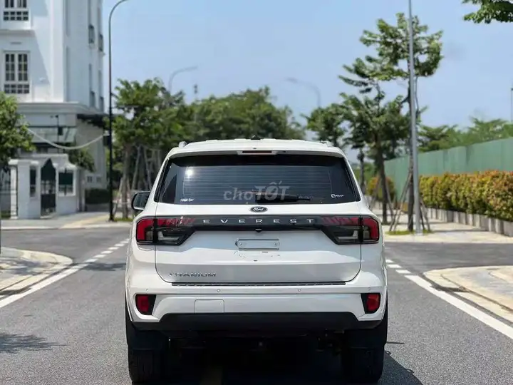Ford Everest Titanium 4x2 2025 Белый 7 мест