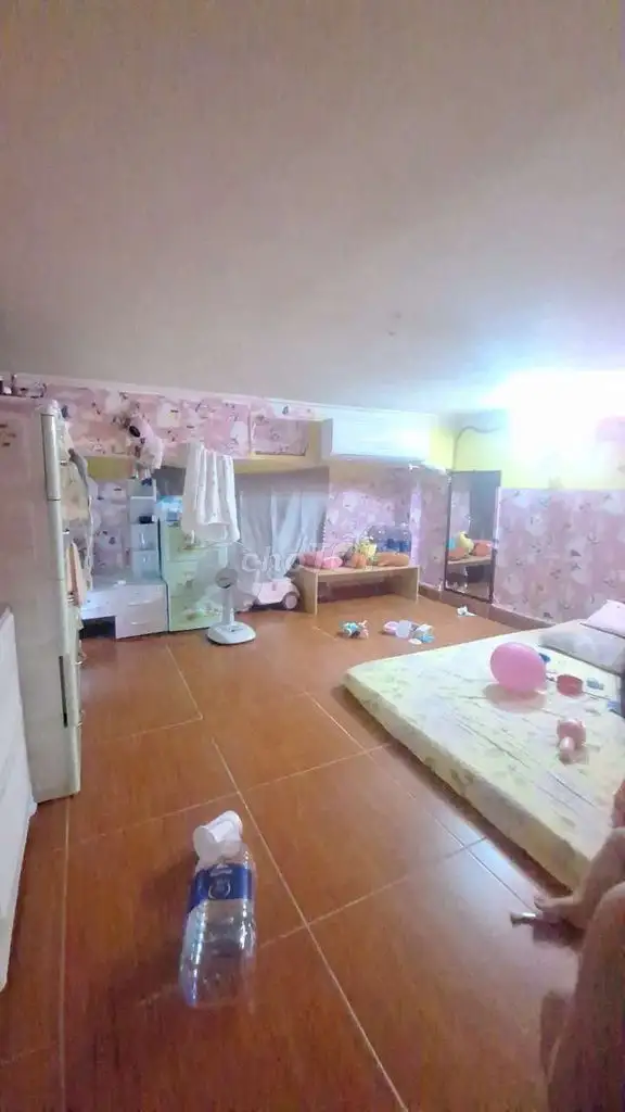 3-эт. дом 4 спальни, пл. >100м², в 10м от разворотного авто-переулка