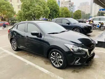 Mazda 2 2018 1.5 AT 80 000 км чёрный