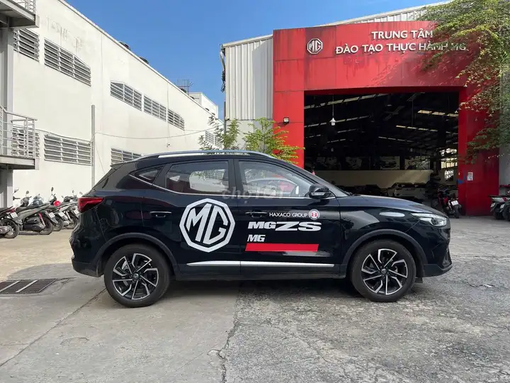 MG ZS Luxury 2025 черный 25 000 км