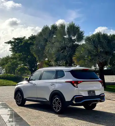 Kia Carens 1.5G Luxury 2023, 1 владелец, обслужен у дилера