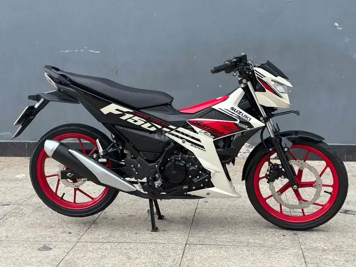 Suzuki Satria F150 2022 7000км белый, черный, красный