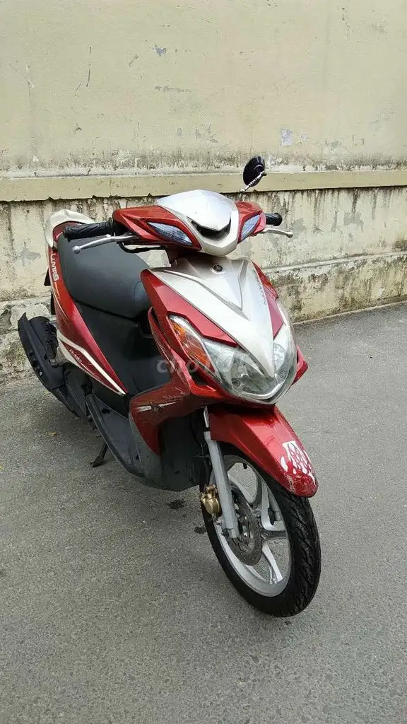 Yamaha Luvias 2023 Красный Скутер