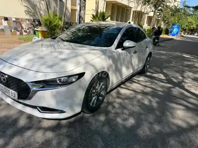 Mazda 3 Luxury 2023 Белая 75 000 км