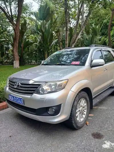 Toyota Fortuner SUV 7 мест Автомат Серебристый