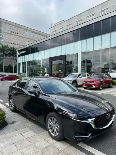 MAZDA 3 1,5 Л РОСКОШНЫЙ КРАСИВЫЙ АВТОМОБИЛЬ 2023 ГОДА, МЕНЕЕ 9000 КМ