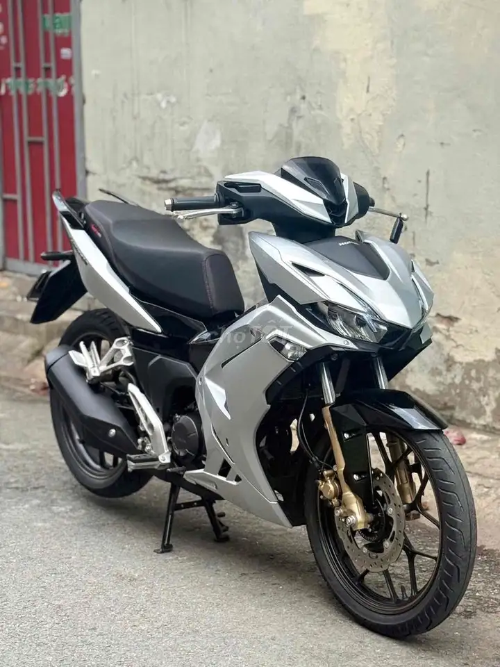 Honda Winner V3 ABS 2023, серебристый, от собственника