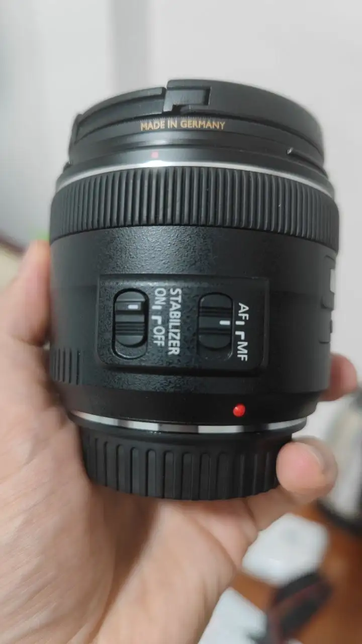 Объектив Canon EF 35mm f/2 IS USM и Led светильник Ulanzi VL120
