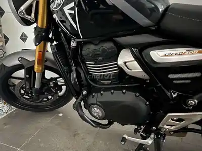 Triumph Speed 400 черный 2000км