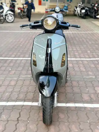 Электроскутер Vespa, авокадо-зеленый, аккумулятор 80%