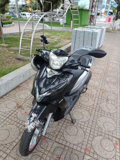 Скутер SYM Shark 125 черно-серебристый