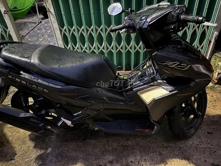 Honda Airblade 2023 матовый черный 27 000 км