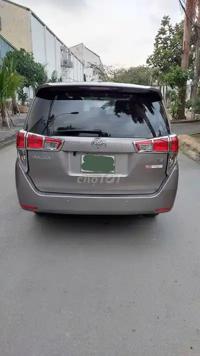 Toyota Innova 2019 E, пробег 85 000 км, цвет бронзовый металлик