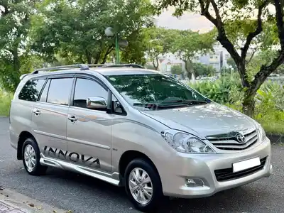 Toyota Innova 2.0G 2009 серебристый 91000 км