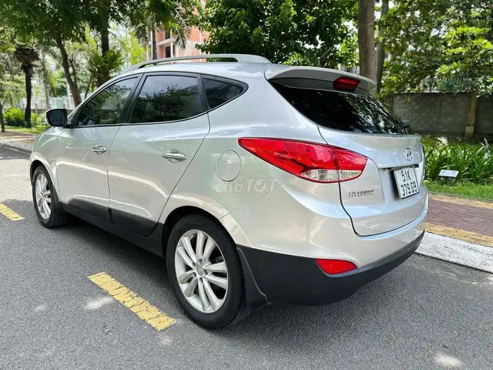 Hyundai Tucson 2012 автомат серебристый