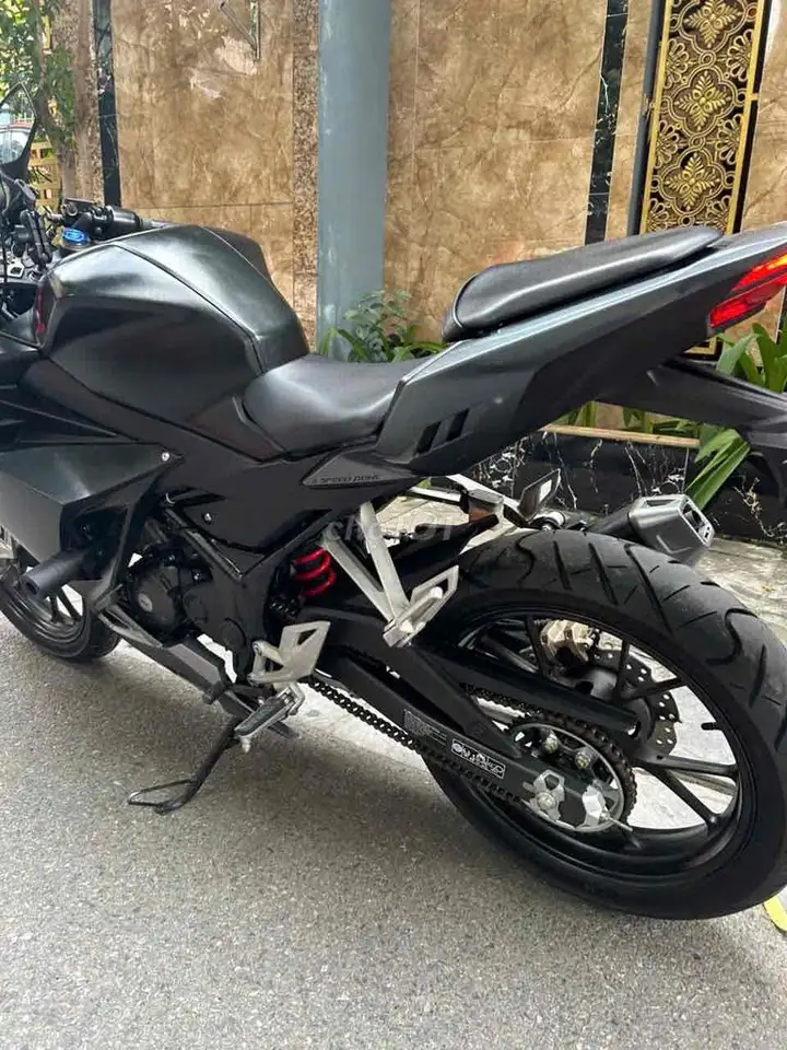 Honda CBR150 ABS FI 2022, пробег 6000 км, номер 29, как новая