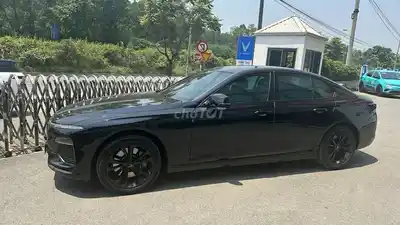 VinFast Lux A Base 2021 Черный 97 000 км