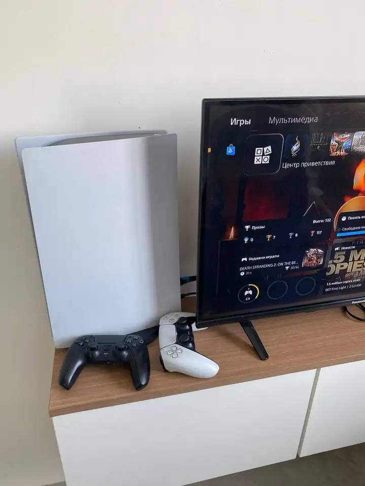 PS5 с 2 геймпадами
