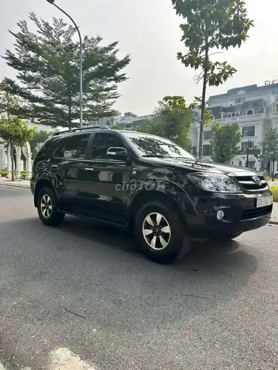 Toyota Fortuner бензин автомат чёрный 7 мест