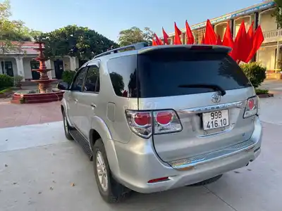 Toyota Fortuner 2013 Механика Серебристый 7 мест