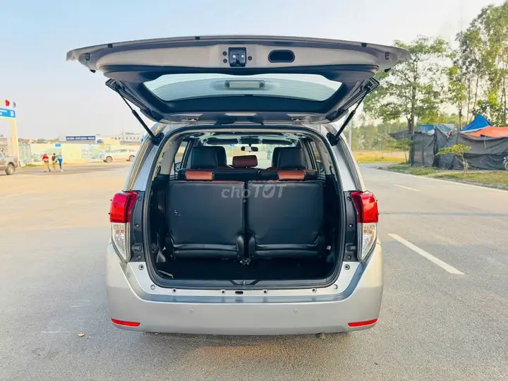 Toyota Innova 2018 2.0E MT Серебристый