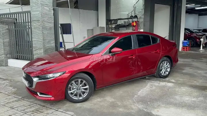 Mazda 3 Luxury 2022 Красная 28 000 км состояние нового