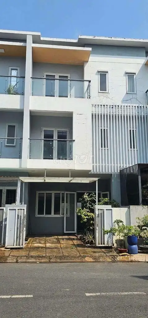 Дом в Mega Village Khang Điền, 75м2, 3 этажа, без отделки, торг