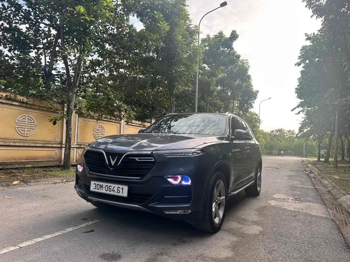 VinFast Lux SA Plus 2022, серый, 90000 км
