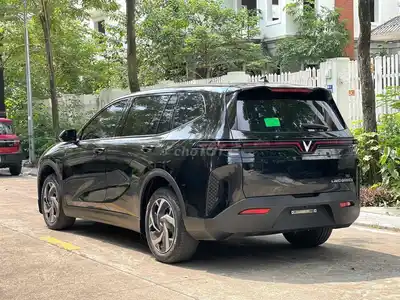 VinFast Limo Green 2025 с безлимитной зарядкой