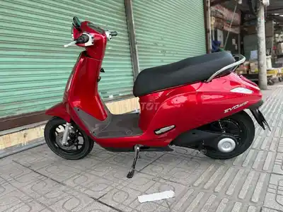Электрический скутер VinFast EVO 200 красный 2024