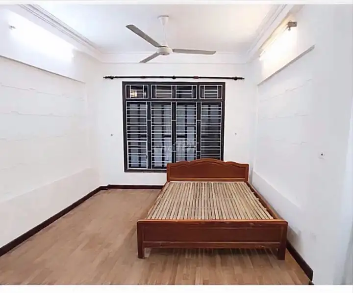 Cho thuê nhà 30m x 5 tầng, Âu Cơ, Tây Hồ, 4PN, đủ nội thất