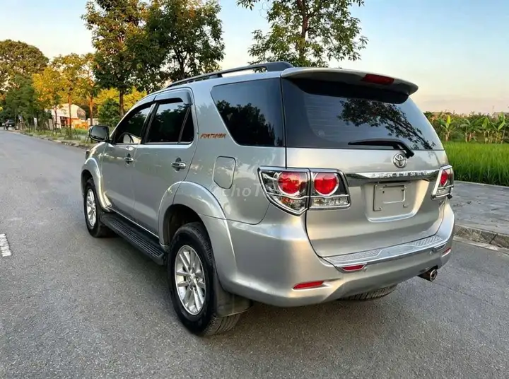 Toyota Fortuner AT 2013 Серебристый автомат