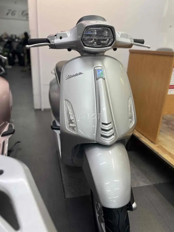 Piaggio Vespa Sprint IGET ABS Сребристый